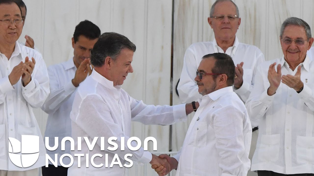 Con un bol&iacute;grafo se firm&oacute; la paz en Colombia