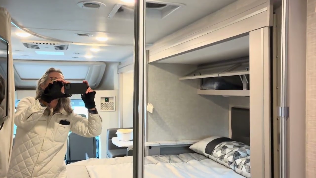 2024 Thor Motor Coach Gemini AWD 23TW 23' 7