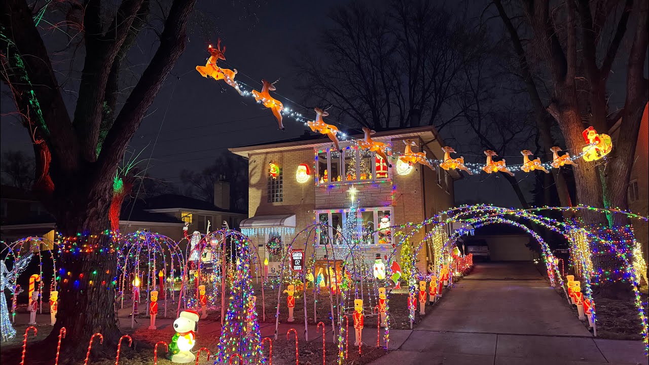2025 Christmas Holiday Decorations Display - Chicago Suburbs - (do not) Beware of Barnsdale