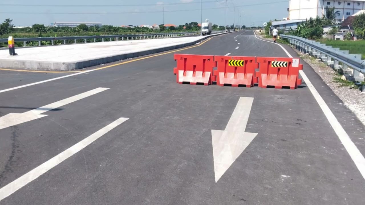 Jalan Lingkar Utara lamongan Belum bisa di Operasikan Menunggu Perlengkapan Jalan