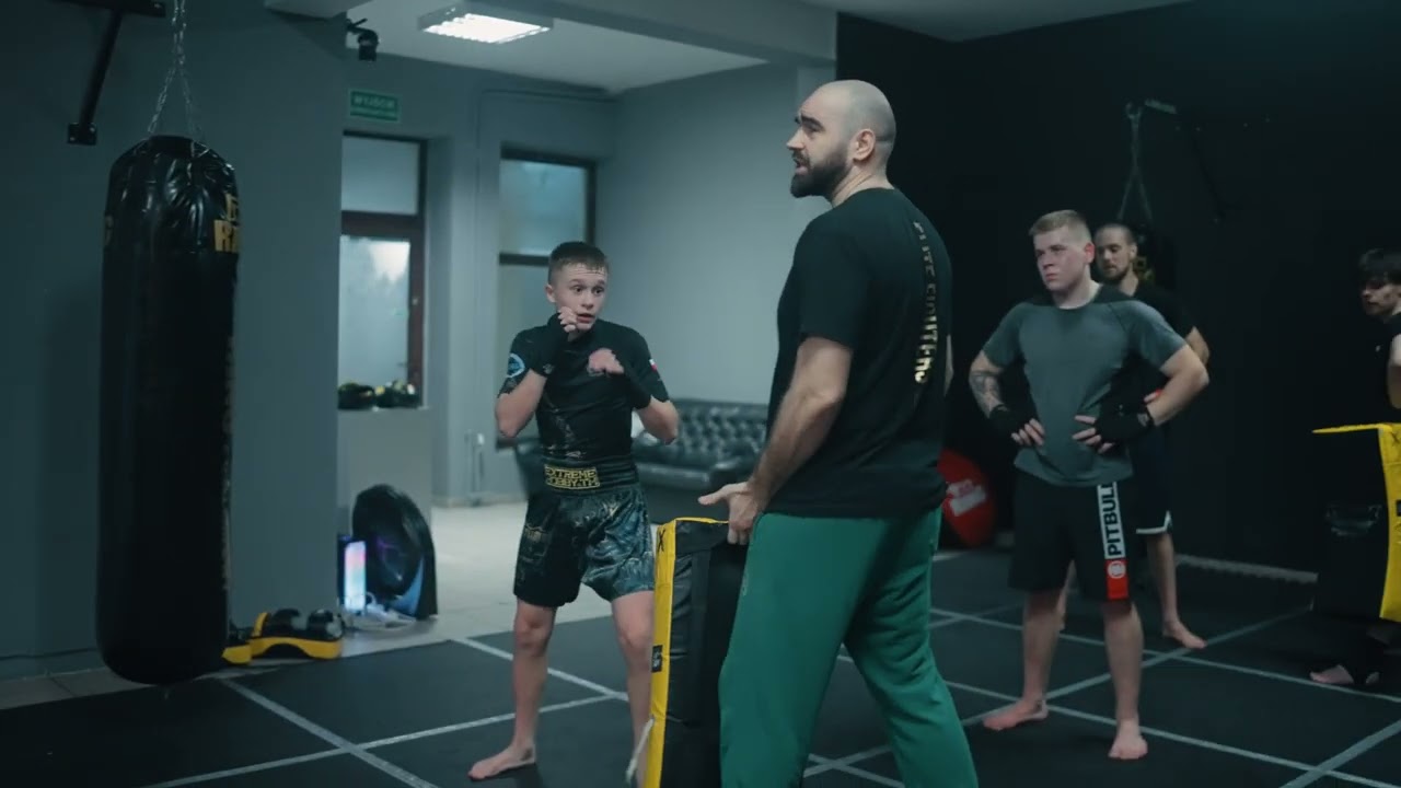 Akademia Kickboxingu Tarcza podwójny Low Kick   #kickboxing #opole #elitefightersandperformance