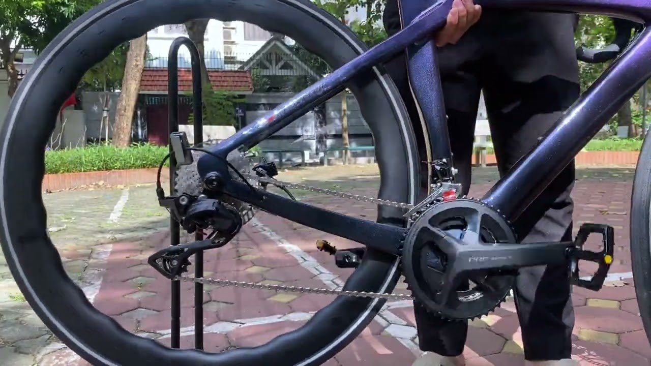 Xe đạp Full carbon Twitter T10 khi ở ngoài nắng, thử củ đề gạt đĩa Shimano 105