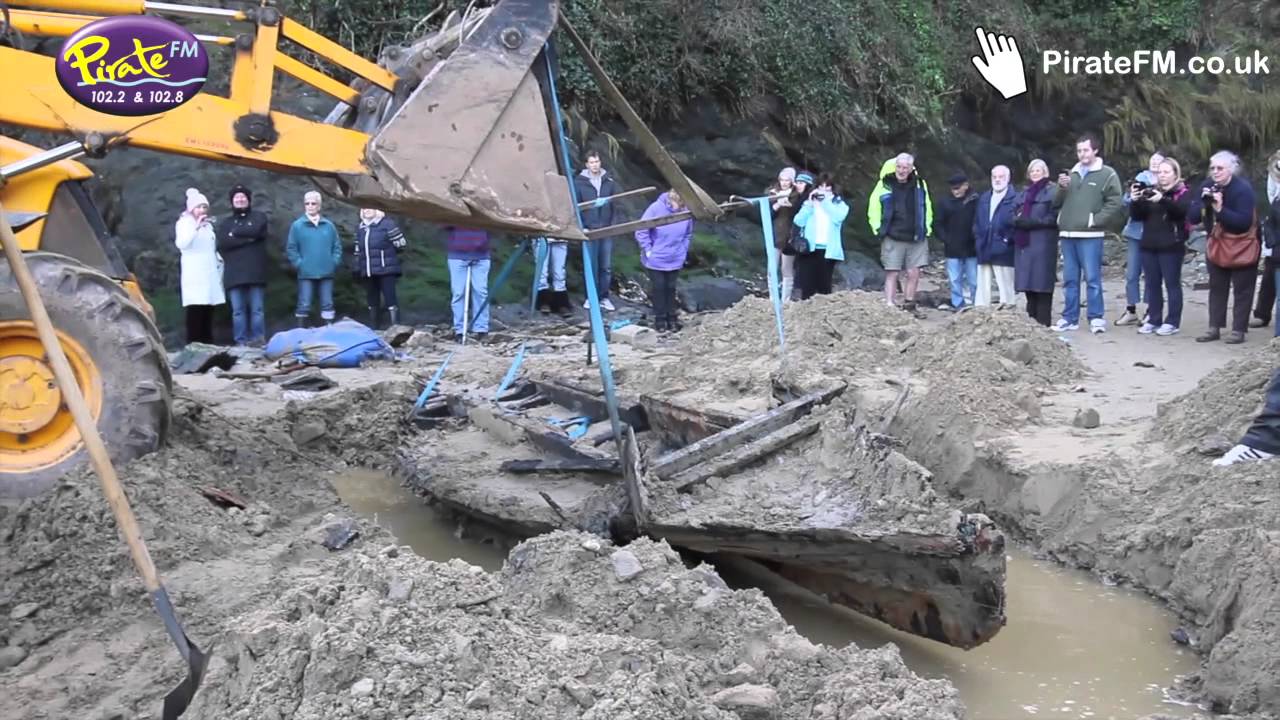 Storms uncover hidden boat wreck in Newquay Harbour