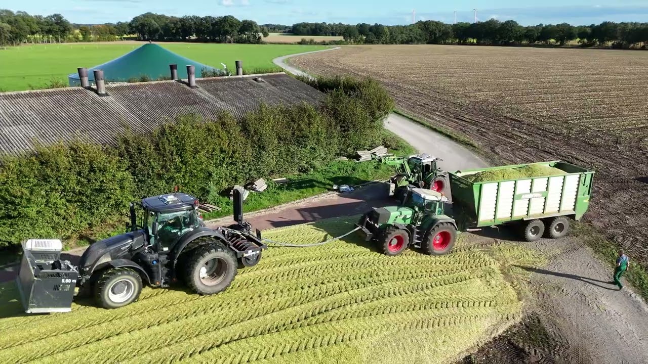 Valtra S273 & Fendt Vario Power im Maissilo-Einsatz – Maximale Verdichtung und Zugkraft!