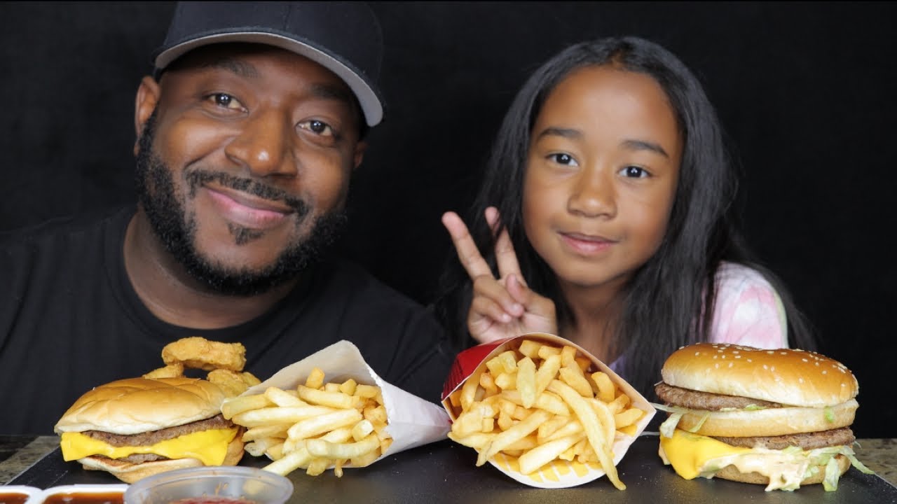 EATING MCDONALDS WITH MY DAUGHTER. MUKBANG (EATINGSHOW) TCEATS