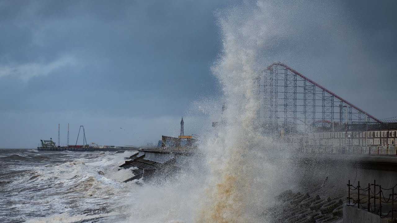 Angry Sea & Gale Force Winds: Blackpool 💨🌊