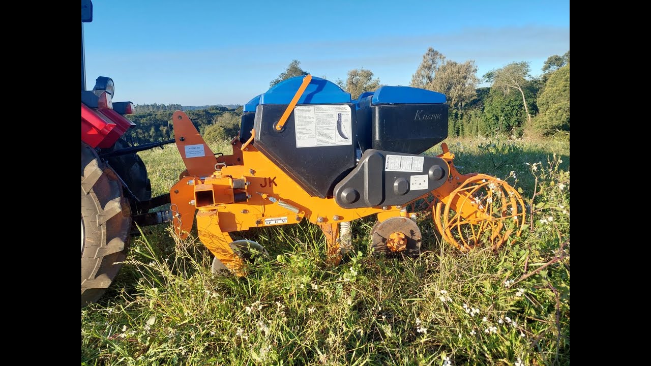 Plantadeira 2 linhas Knapik para tratores Mahindra de 25CVs