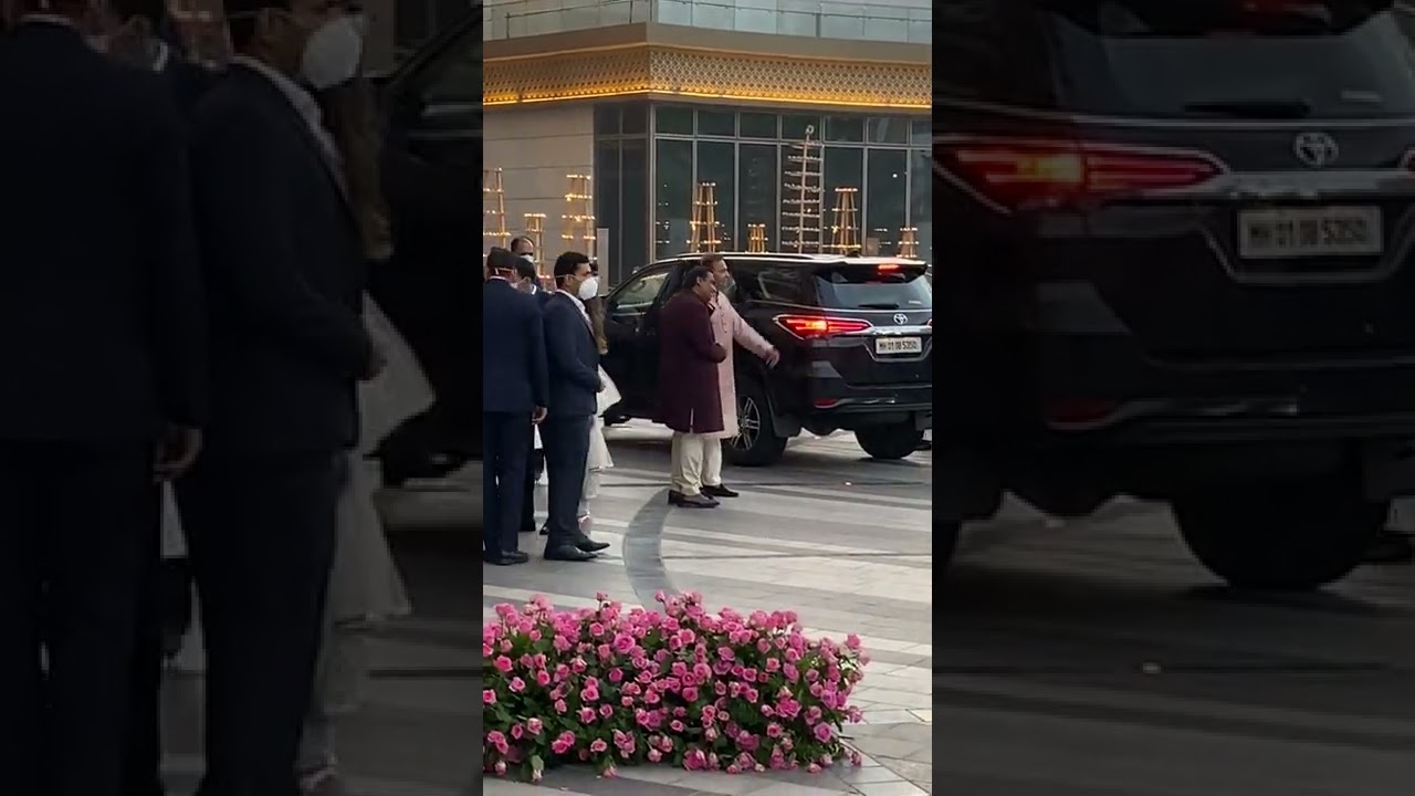 Mukesh Ambani And Anil Ambani Spotted Together At An Event