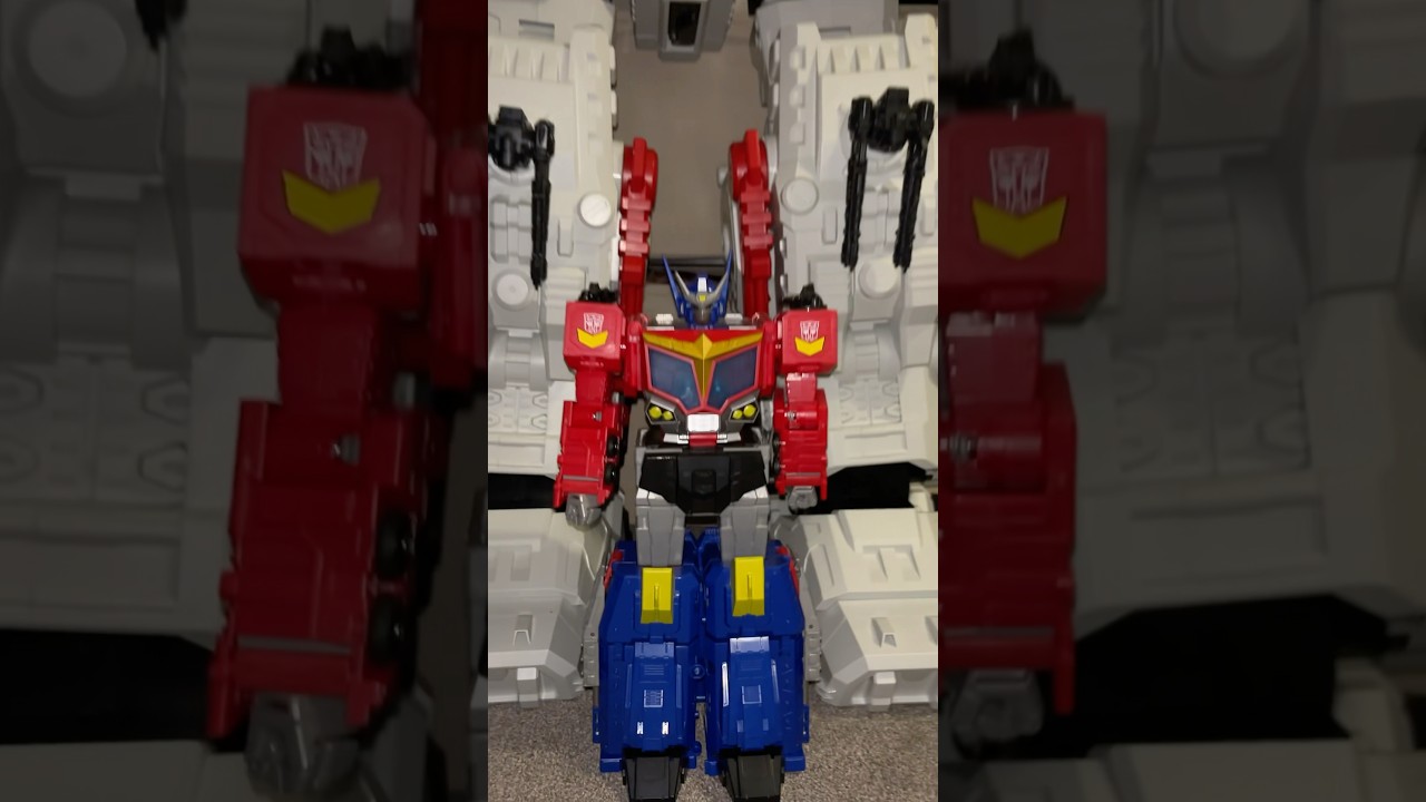 Star convoy for scale with the HUGE lewin metroplex figure Age of the primes titan class figure #wow