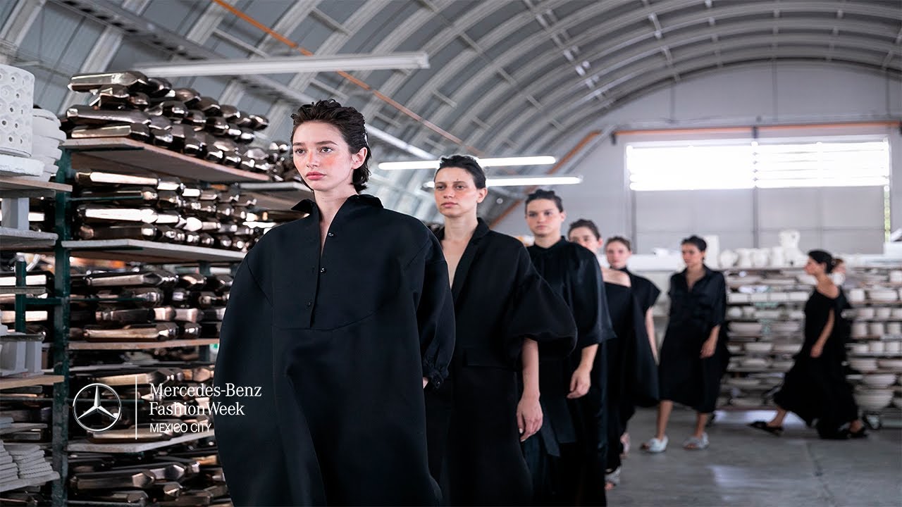 Julia y Renata P/V 2021 presentado por Mercedes-Benz | MBFWMx