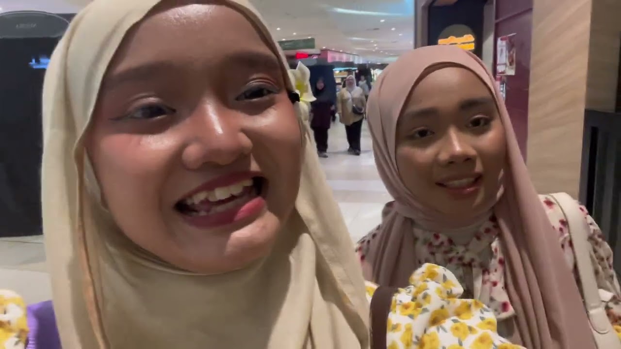 USHA’S VLOG AT IOI CITY MALL + (little unboxing) !!