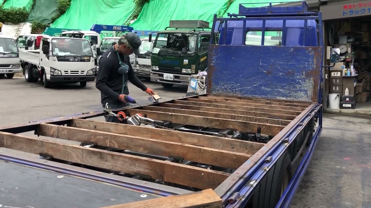TRUCK123 ボロボロになったトラックの荷台を修理する！H26三菱キャンターの平ボディ荷台の修理 再生中古トラック販売 整備 塗装 買取販売 大阪府交野市より