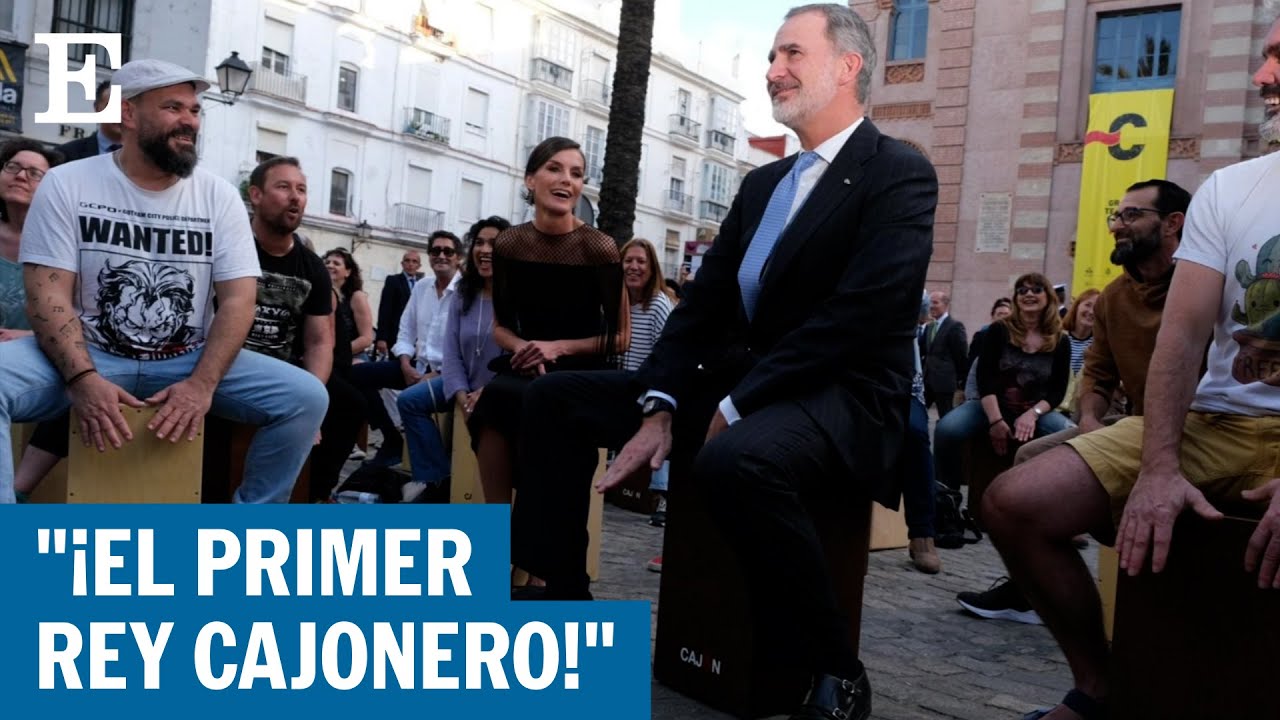 Los reyes se animan a participar en una "cajoneada" en Cádiz | EL PAÍS