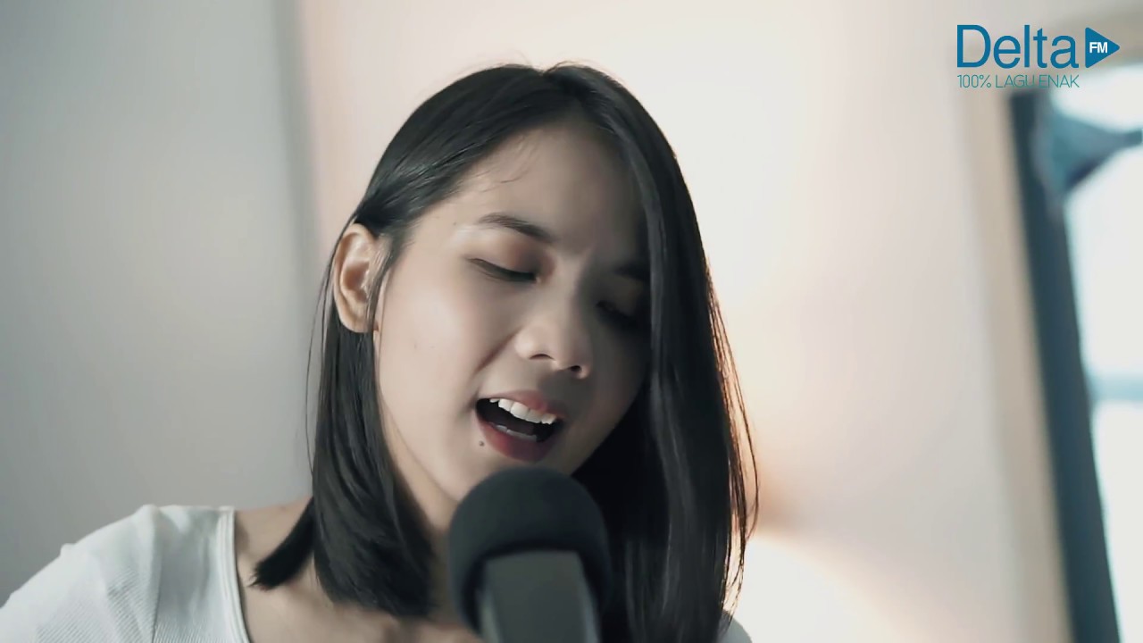 NADYA FATIRA - PENYENDIRI (live at Delta FM)