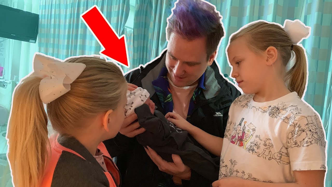 BIG SISTERS REACTION TO MEETING NEW BABY BROTHER 😭 SISTER CRIED