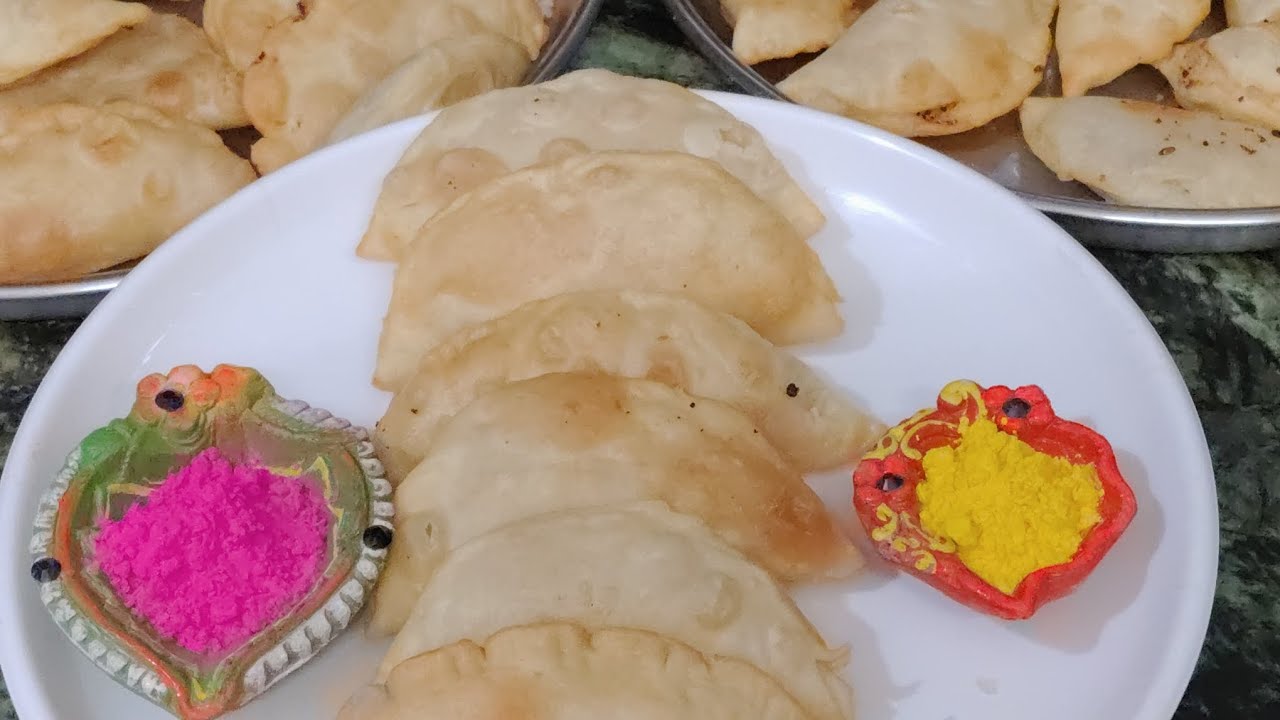 पारंपरिक गुझिया खस्ता रसीला परफेक्ट मजेदार स्वाद तलते समय एक भी फटेगी नहीं(Holi special gujiya )