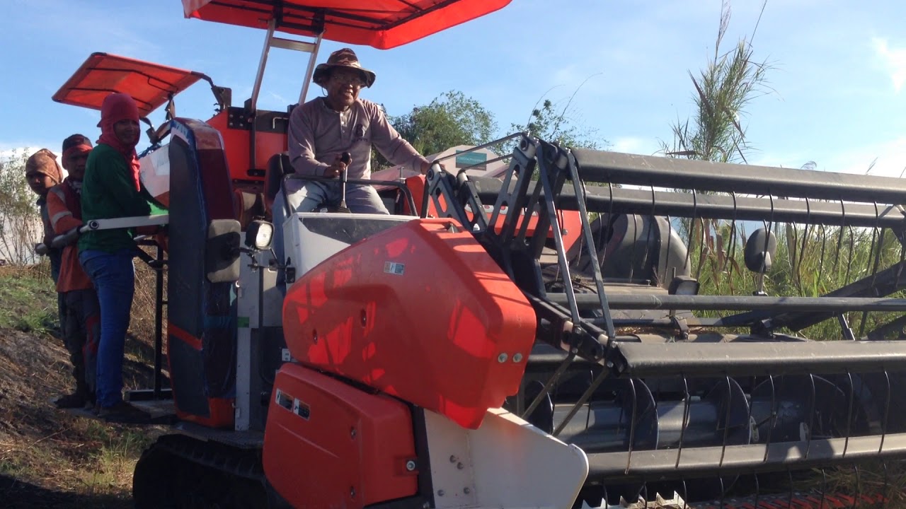 Kubota DC93 Combine Rice HARVESTER Uwian na!