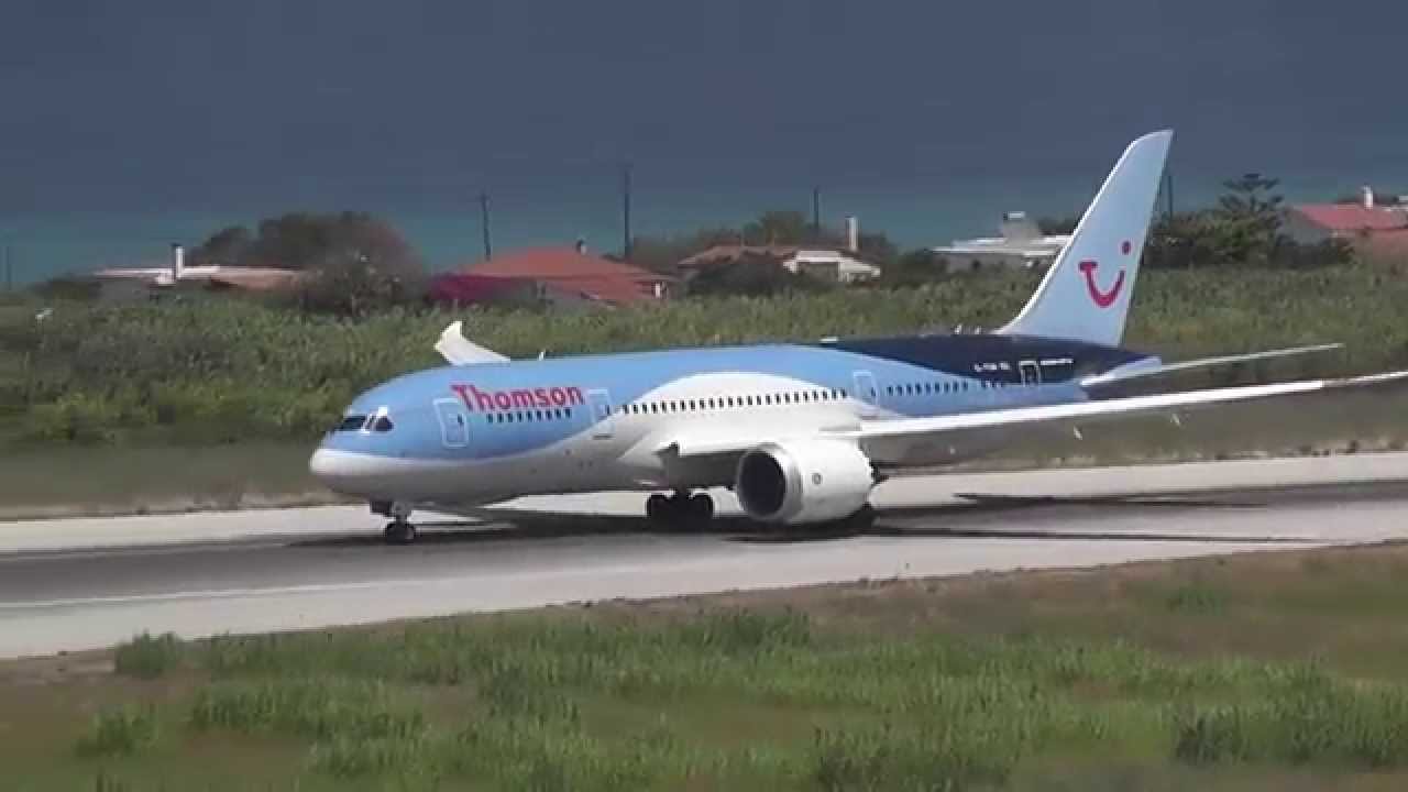 DREAMLINER landing on Rhodes LGRP