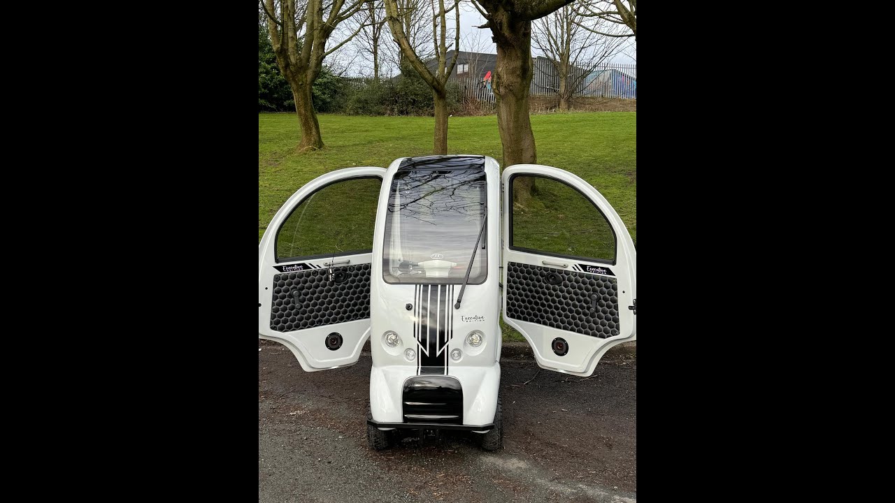 EASYLIFE MOBILITY - WHITE EXECUTIVE EDITION - CABIN SCOOTER