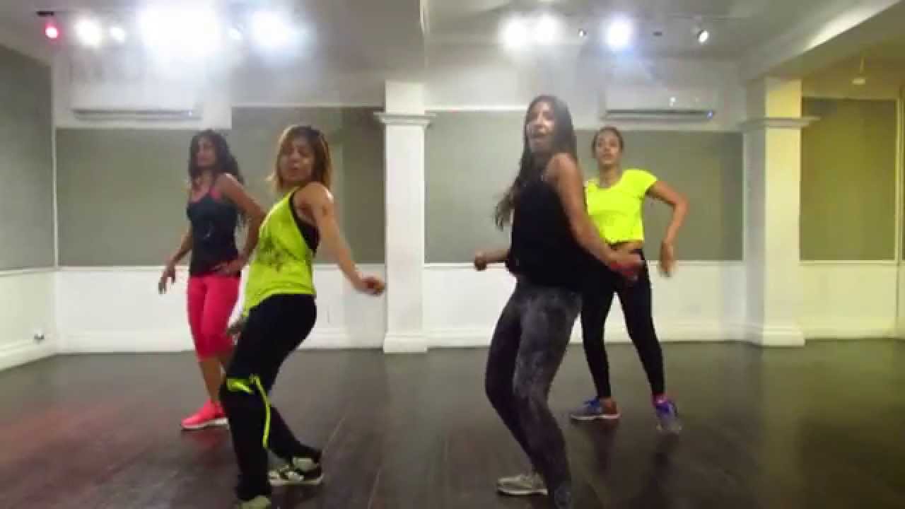 Bollywood Obsession@Zumba Convention Song: Banno Tera Swagger - by ZIN™  Krutika & ZES™ Sucheta Pal
