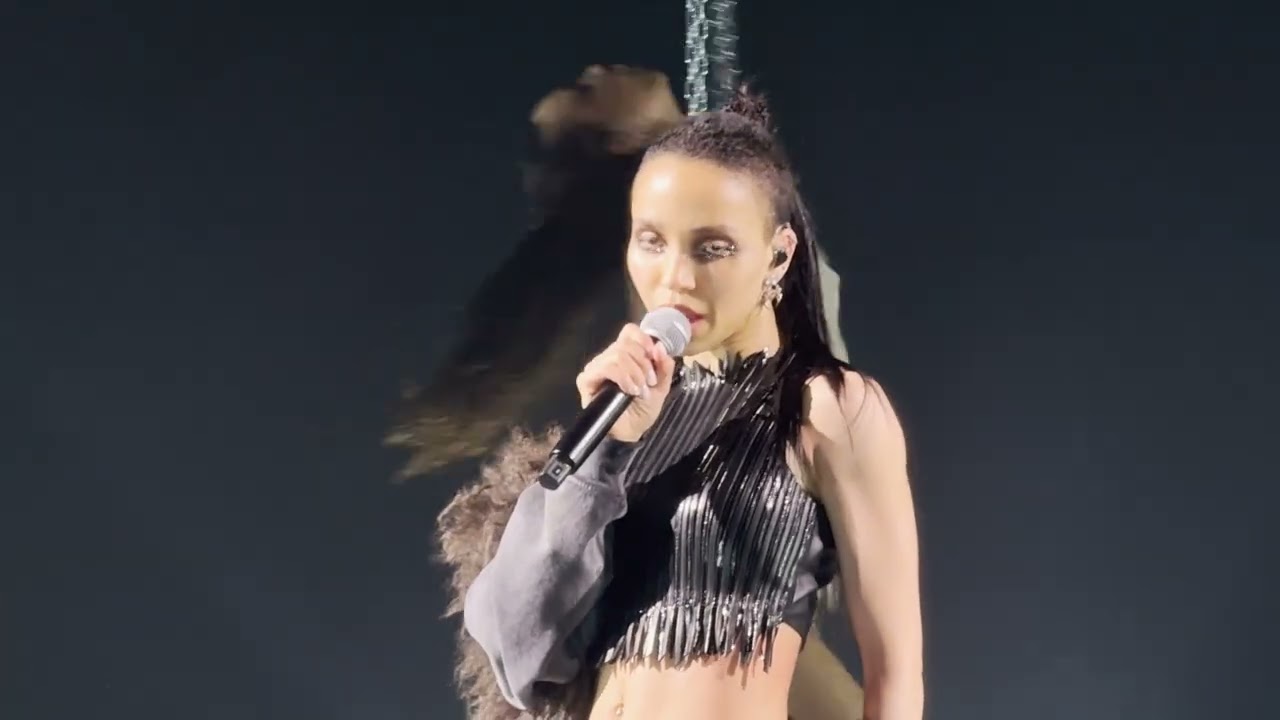 Fka Twigs - Eusexua (Live in London, Eusexua Tour)