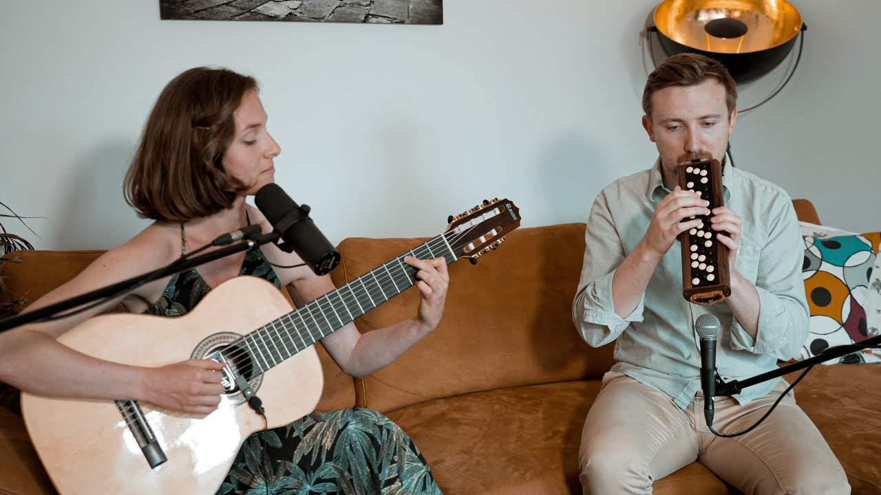 Grazie - Ver O Mar (Joao Erbetta) - Living Room Session (from the Soundtrack of 