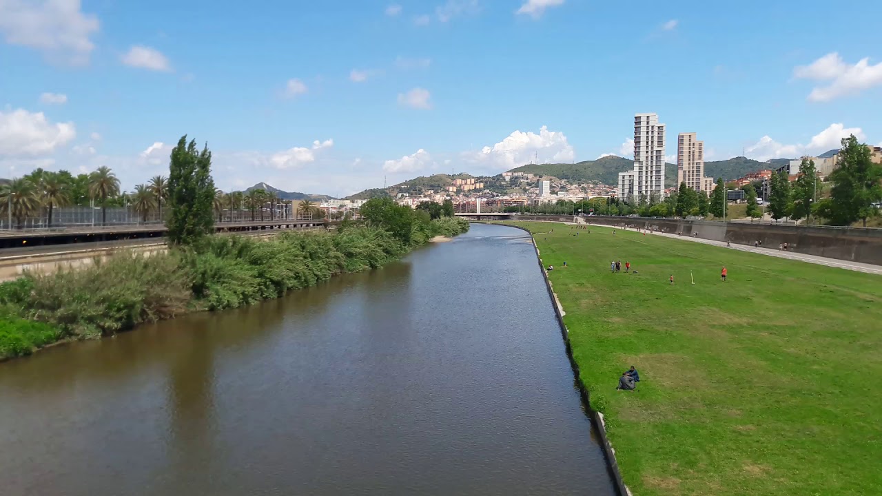 Paseo por el río Besos Barcelona .