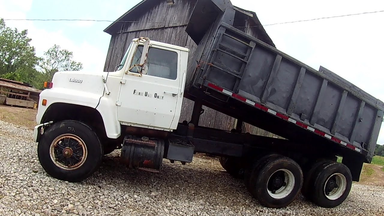 1987 Ford L8000/3208 cat/Dump Truck