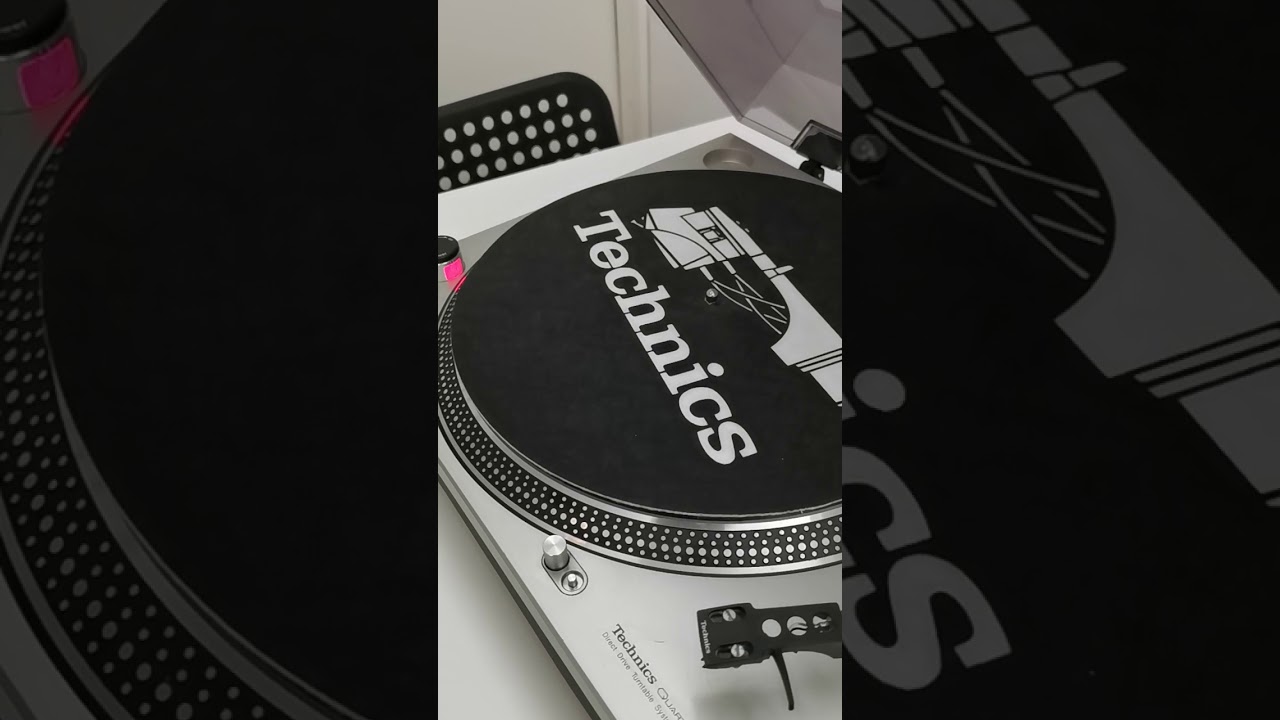 Technics sl-1200 with a reloop 7000/8000 dust cover