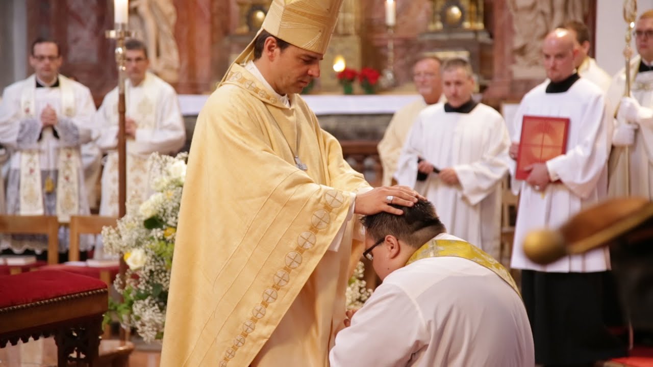 Neupriester - Bischof Stefan Oster SDB weiht Christoph Leuchtner zum Priester