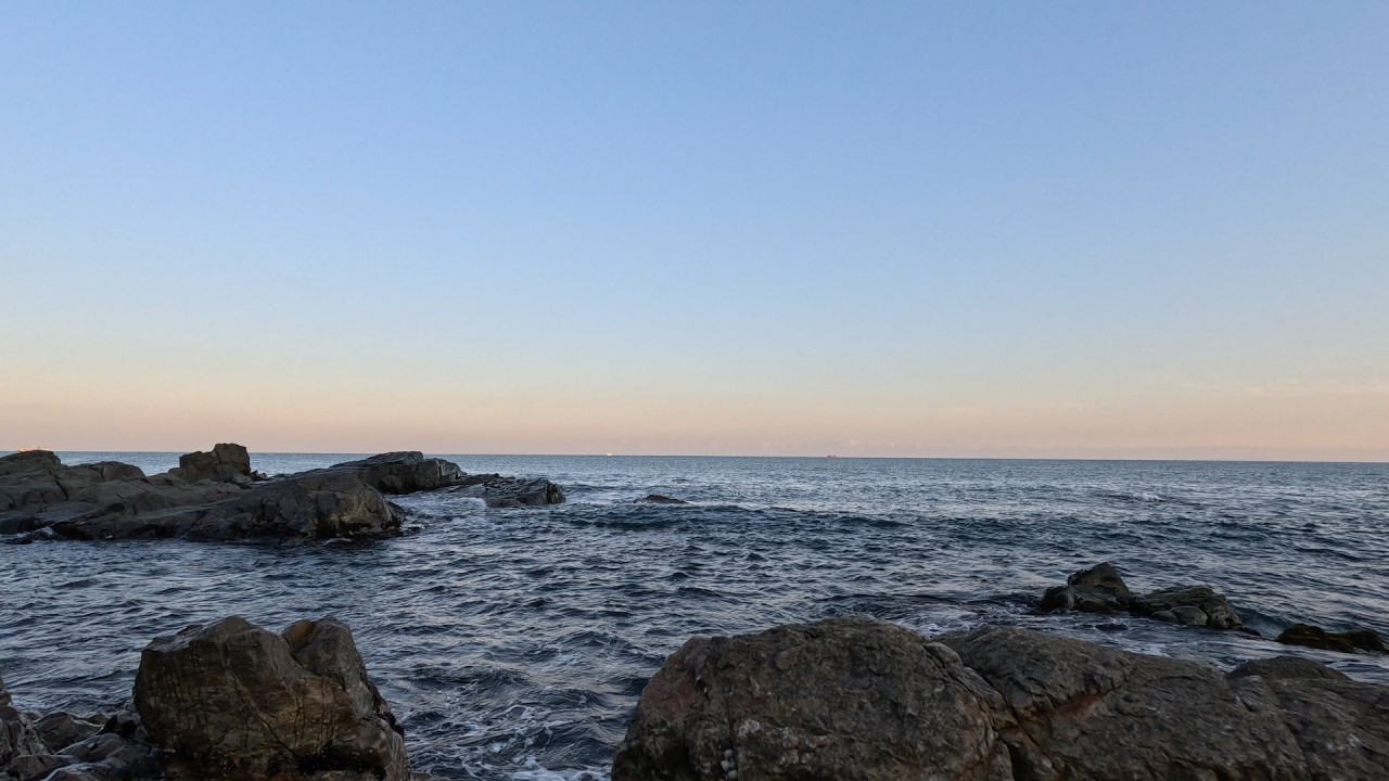 waves and horizon
