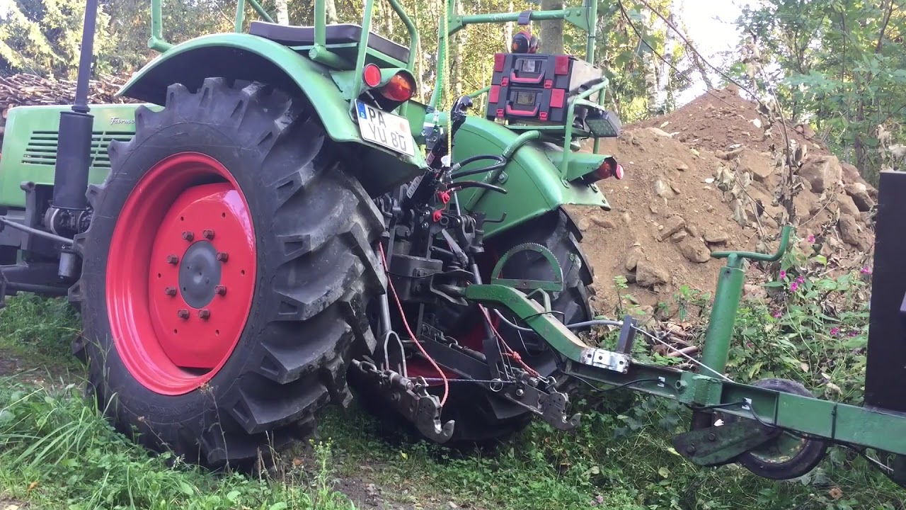 Hackschnitzeltransport mit Fendt Farmer 2 E