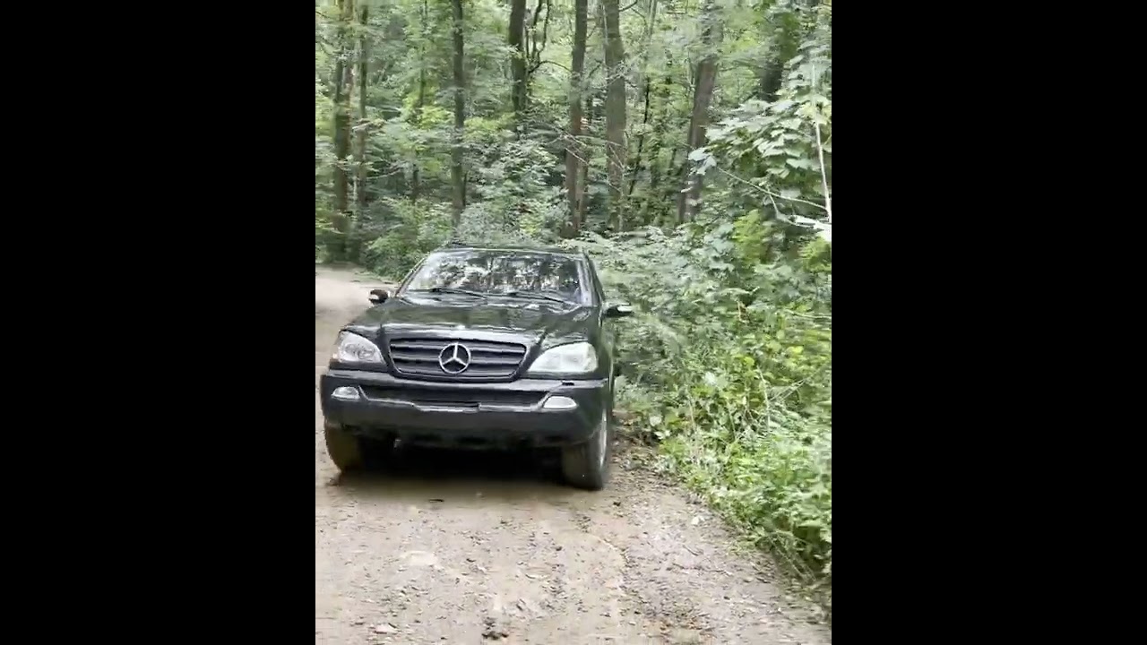 Mercedes ML320 Off-roading 