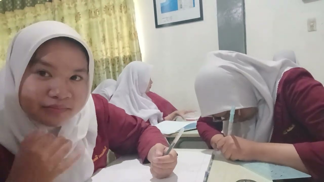 nulis di buku jumbo ekonomi pertama kali :p