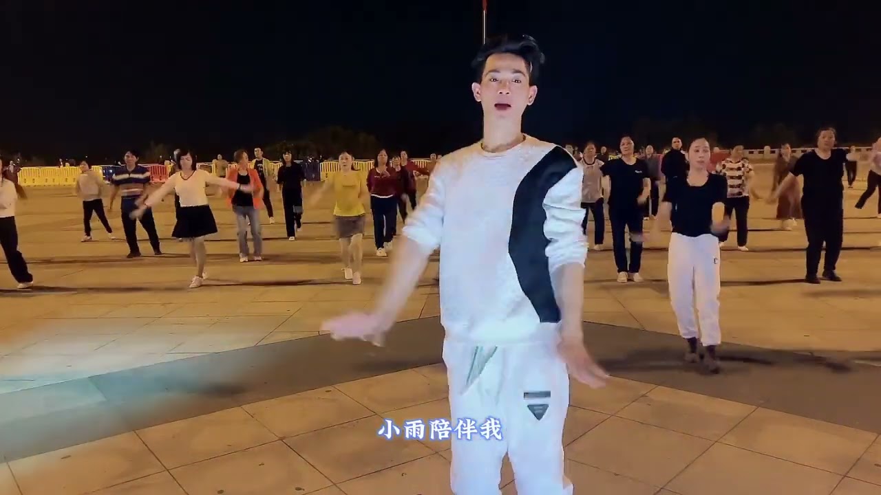 广场舞《三月里的小雨》简单好学，零基础舞蹈一学就会