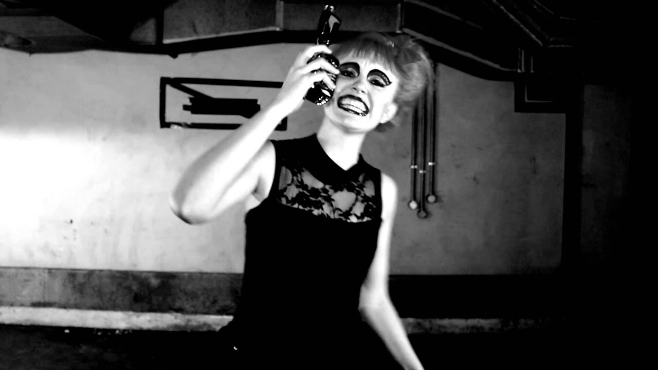 Birdeatsbaby - Tenterhooks (Official Music Video)