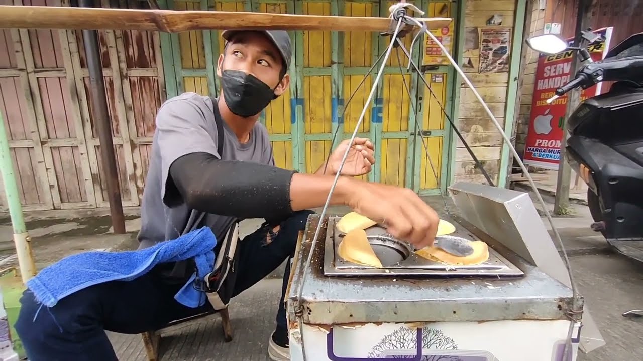 KUE JADUL YANG MASIH EKSIS SAMPAI SAAT INI,, TERNYATA PENJUALNYA MANTAN VOCALIS BAND 😎😎