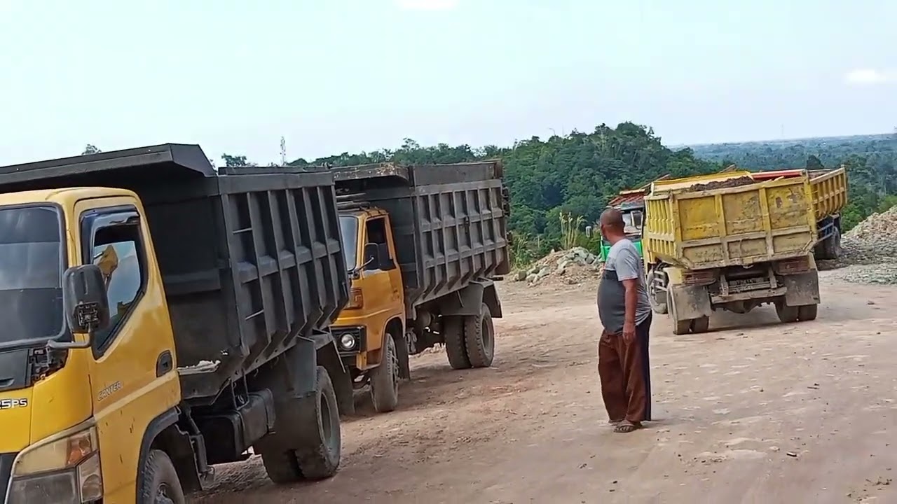 Aksi di Lokasi Tambang! Truk Kuning & Excavator Bekerja Tanpa Henti 💪🚜