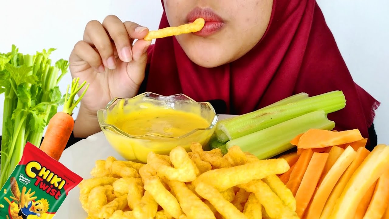 bukan MUKBANG ASMR CELERY WORTEL CHIKI DAN SAUS HONEY MUSTARD yang honey nya nyaris lupa