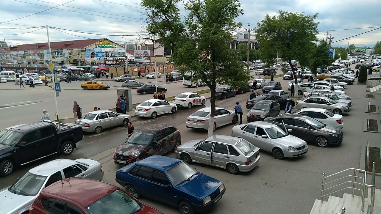 Много машин на рынке беркат к праздникам #рынок