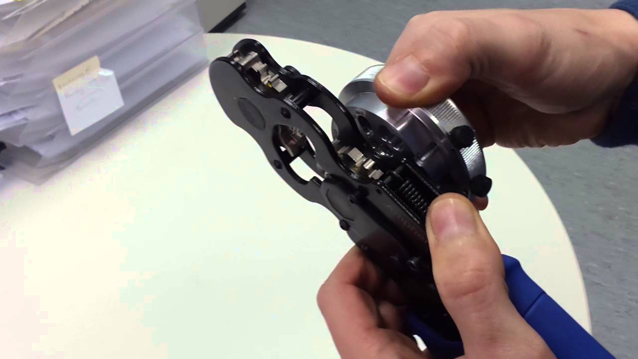 Crimp tool for Amphenol solar connectors H4, H4 SF, UTX, UTX SF from 2,5-10 mm2 with a locator