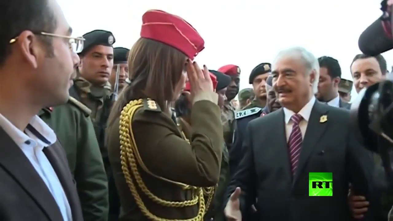 شاهد الحارسة الشخصية للقدافي تعود لحراسة  حفتر