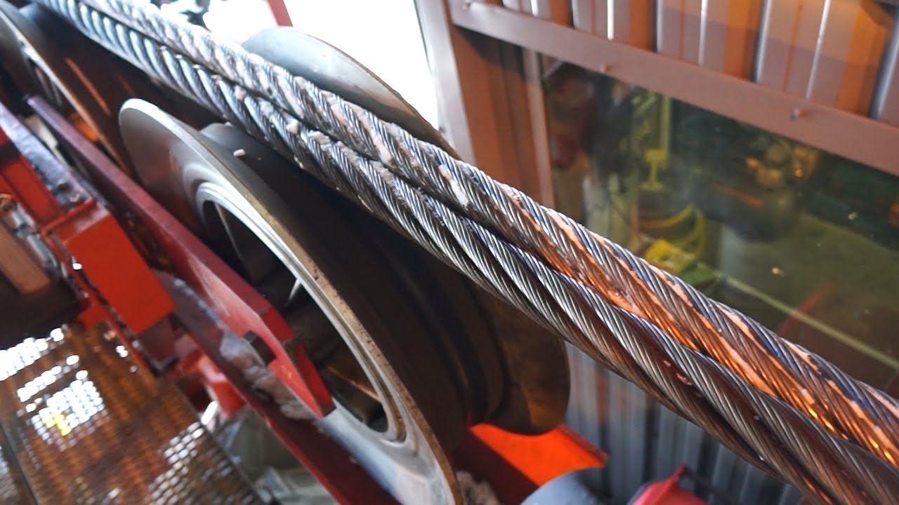 Téléphérique de l'Aiguille du Midi changement de câble Chamonix Mont-Blanc travaux montagne