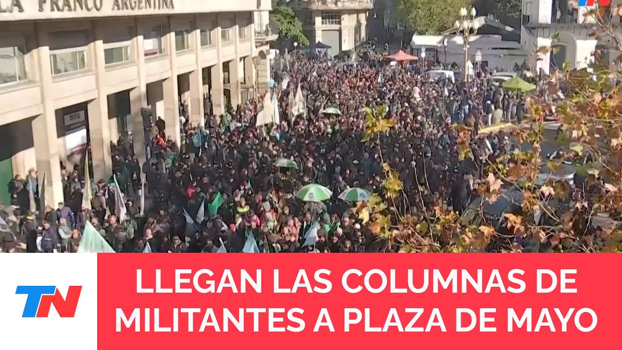 Marcha en apoyo a Cristina Kirchner: llegan las primeras columnas de militantes a Plaza de Mayo