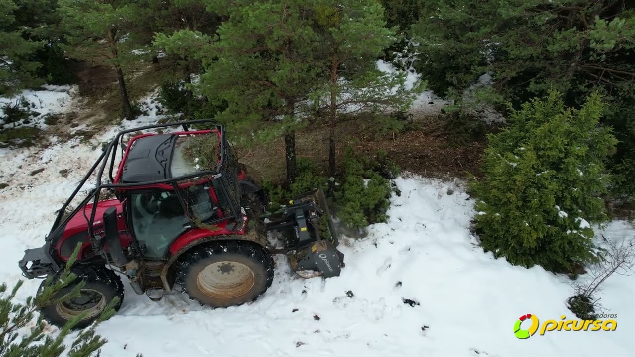 Trituradora martillos fijos  Boxing 1800 Picursa ‐ Valtra