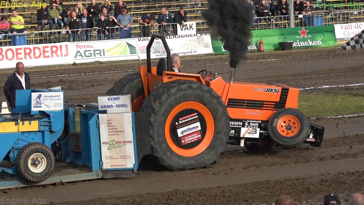 Sport Tractors pulling 2.5 ton mass at Total AGRI Beach Pull