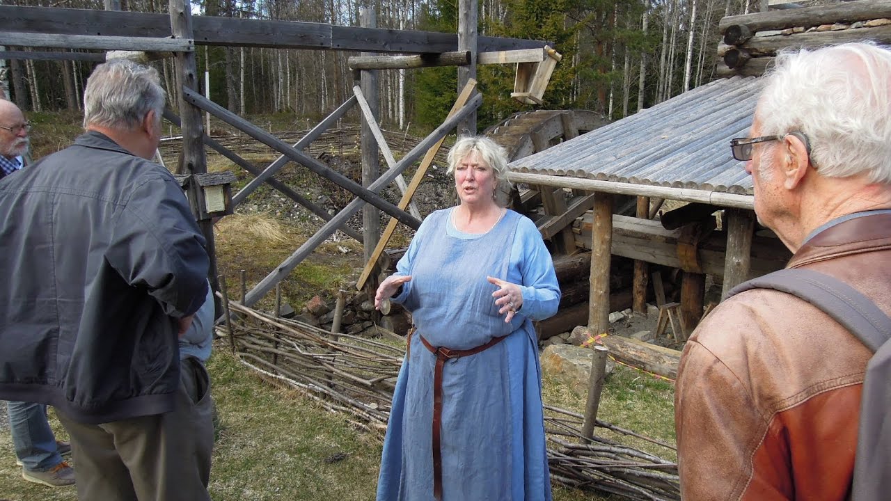 28 Nya Lapphyttan, guidad tur i Norbergs kopia av en medeltida masugn.