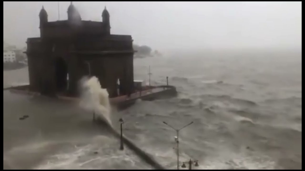 Cyclone Tauktae Hits MUMBAI , Watch Video