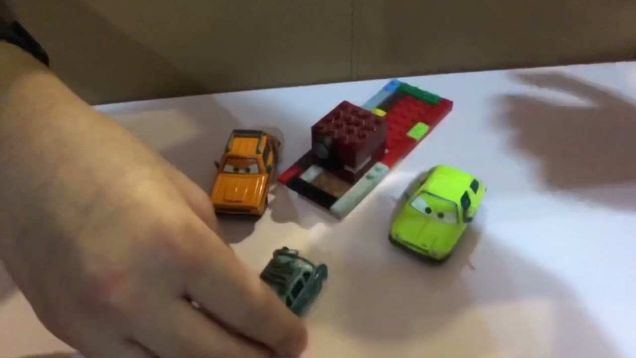 Disney Pixar Cars 2: The Spies : Battle In Oil Rig