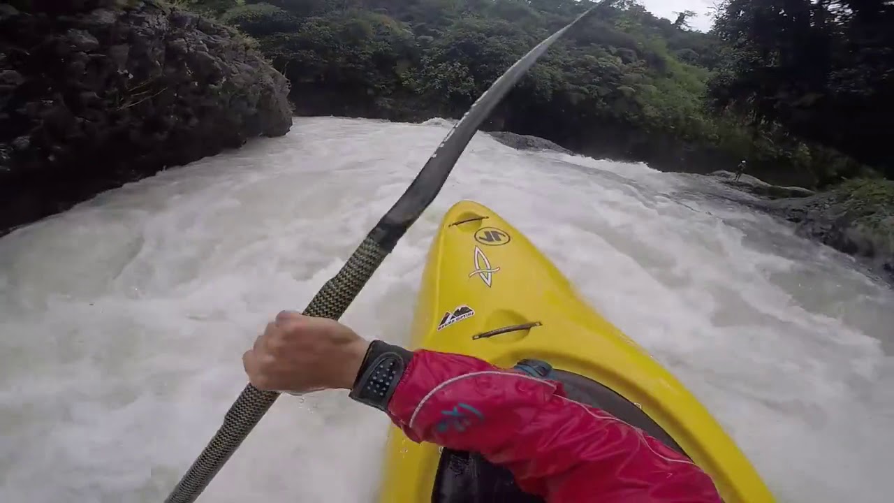 Scariest Kayak Swim Ever (Aleix Salvat goes into undercut in Ecuador)